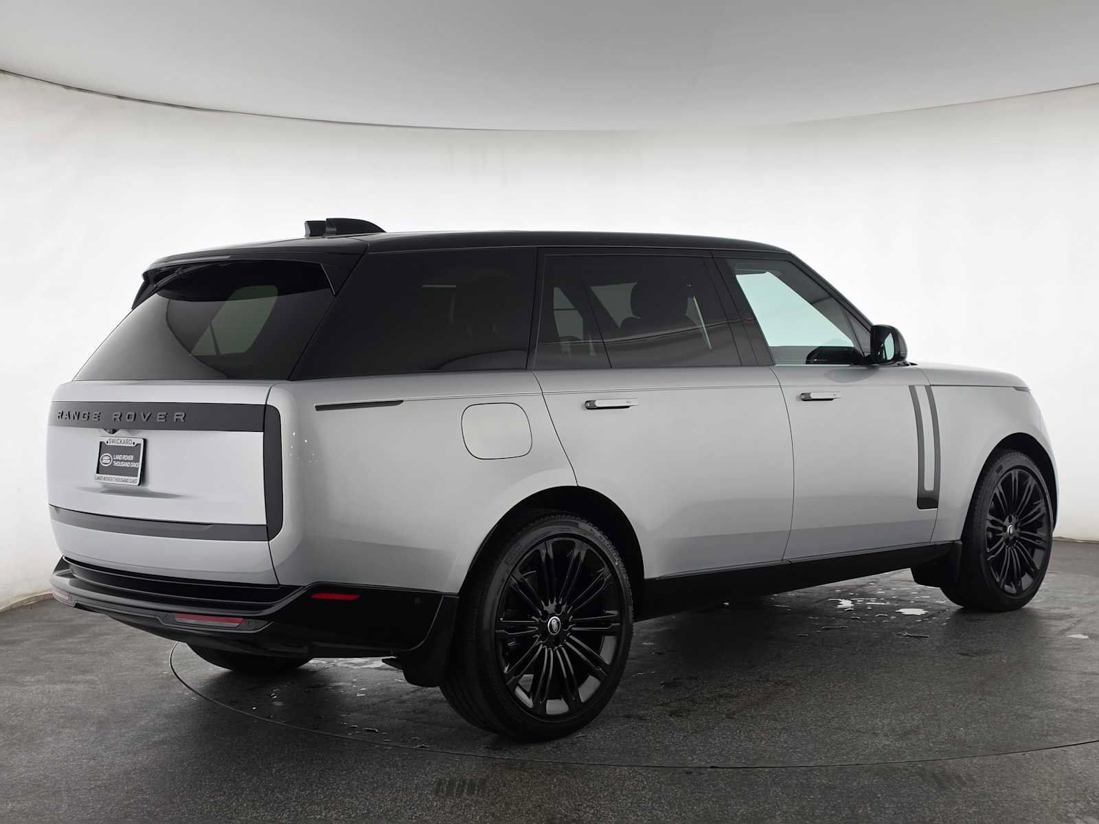 Used 2025 Land Rover Range Rover Long Wheelbase SE AWD/4WD image 5