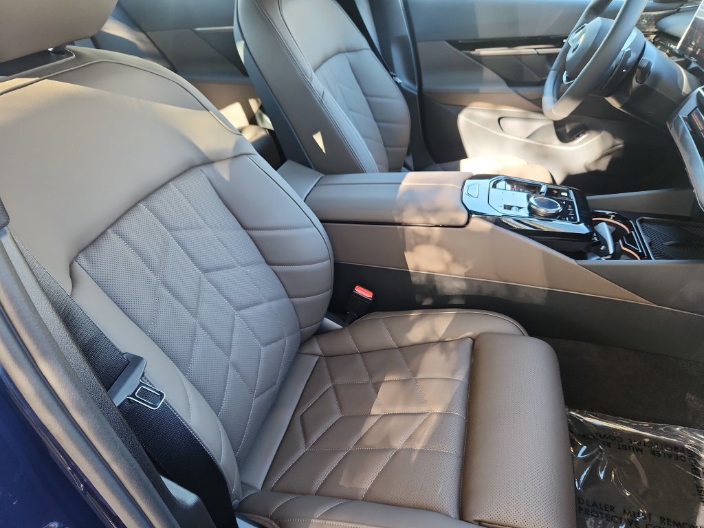 Certified 2026 BMW 530i xDrive w/ Premium Package AWD/4WD image 16