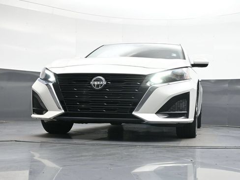Used 2023 Nissan Altima 2.5 SV FWD image 49