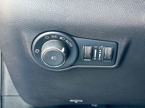Used 2025 Jeep Compass Trailhawk AWD/4WD image 10