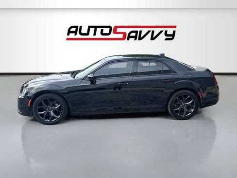 Used 2023 Chrysler 300 Touring w/ Sport Appearance Package RWD image 4