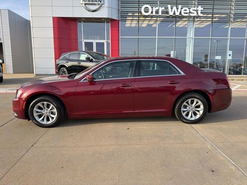 Used 2023 Chrysler 300 Touring RWD image 2