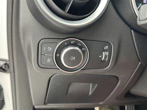 Used 2023 Alfa Romeo Stelvio Veloce AWD/4WD image 24