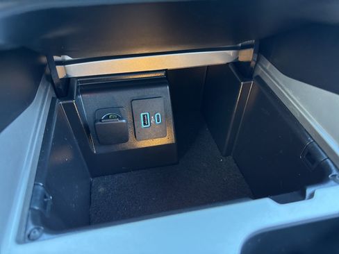 Used 2023 Ford Explorer XLT w/ Equipment Group 202A image 27