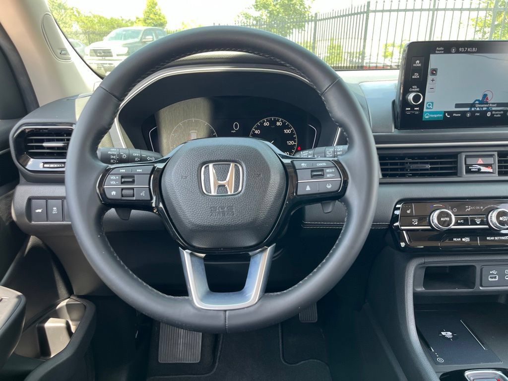 Used 2025 Honda Pilot Touring image 18