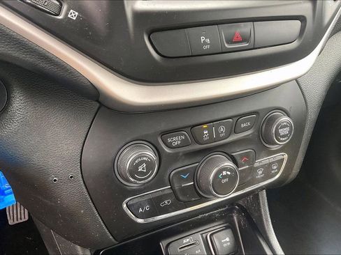 Used 2016 Jeep Cherokee Latitude w/ Safety/Convenience Group image 18