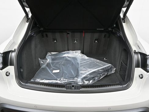 New 2026 Porsche Macan S image 41