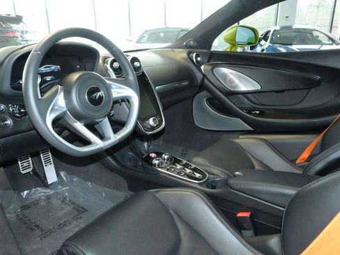 Used 2022 McLaren GT RWD image 20