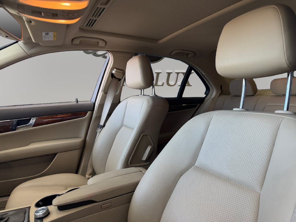 Used 2010 Mercedes-Benz C 300 Sedan w/ Multimedia Pkg image 9