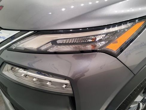 Used 2023 Nissan Rogue SL w/ SL Premium Package image 7