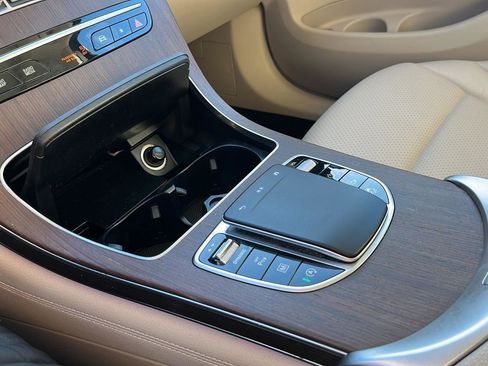 Used 2021 Mercedes-Benz GLC 300 4MATIC w/ Premium Package image 20