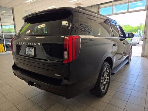 Used 2025 Ford Expedition Max Active AWD/4WD image 11