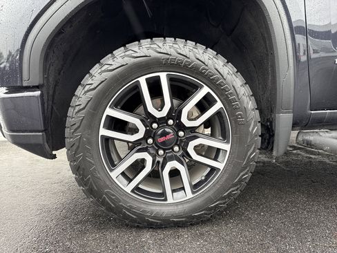 Used 2024 GMC Sierra 1500 AT4 w/ Technology Package image 5