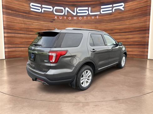 Used 2018 Ford Explorer XLT w/ Equipment Group 202A AWD/4WD image 7
