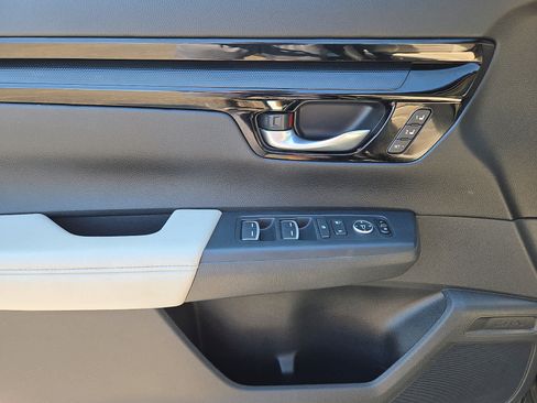Used 2025 Honda CR-V EX-L image 13