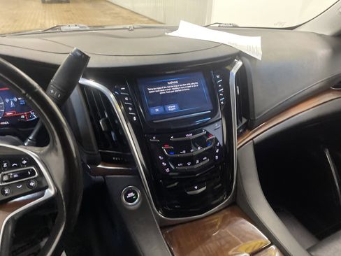 Used 2019 Cadillac Escalade Luxury image 29