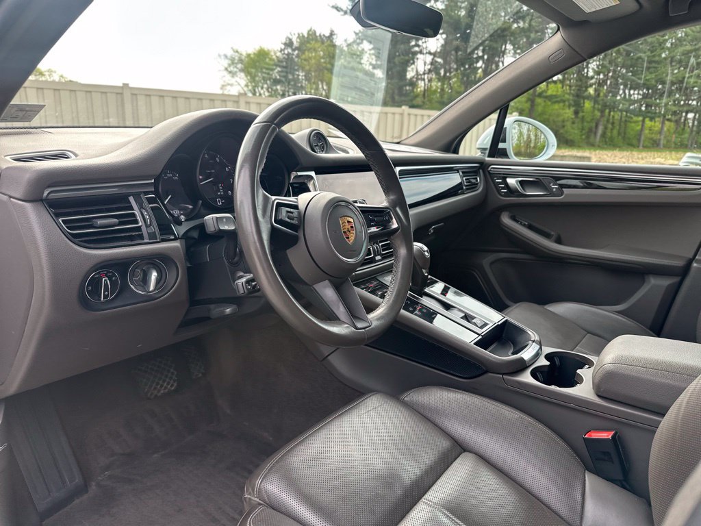 Used 2023 Porsche Macan AWD/4WD image 16