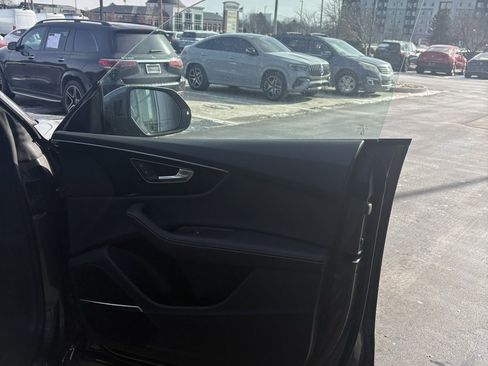 Used 2025 Audi Q8 Premium Plus image 25