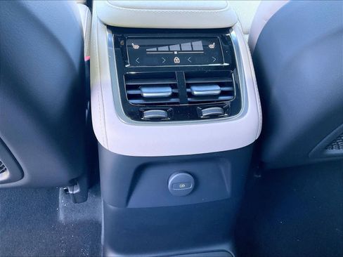 New 2026 Volvo XC90 T8 Ultra w/ Lounge Package AWD/4WD image 16