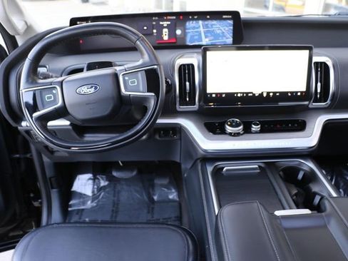 Used 2025 Ford Expedition Platinum AWD/4WD image 17