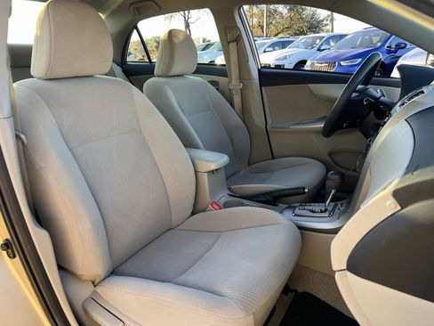 Used 2013 Toyota Corolla LE image 11