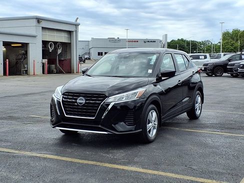 Used 2025 Nissan Kicks Play S FWD image 2
