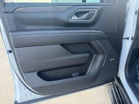 Used 2023 Chevrolet Tahoe LT w/ Luxury Package AWD/4WD image 4