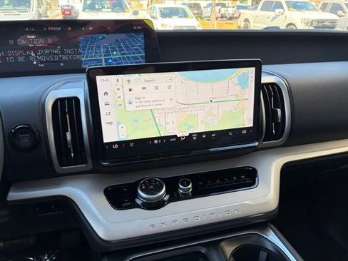 New 2025 Ford Expedition Active image 14