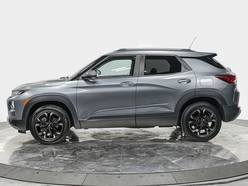 Used 2021 Chevrolet TrailBlazer LT image 2