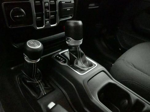Used 2020 Jeep Wrangler Unlimited Sahara AWD/4WD image 9