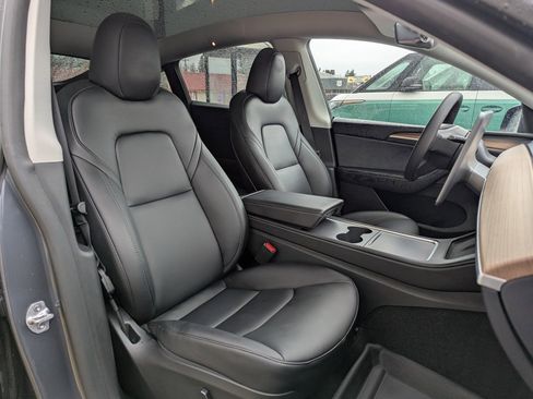 Used 2023 Tesla Model Y Long Range image 32