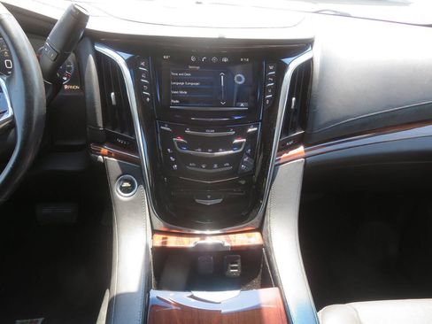 Used 2015 Cadillac Escalade ESV Premium AWD/4WD image 16
