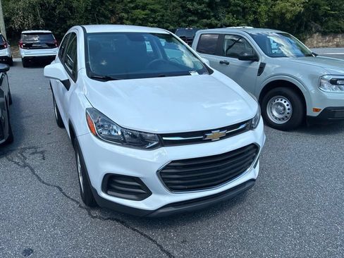Used 2019 Chevrolet Trax LS FWD image 2