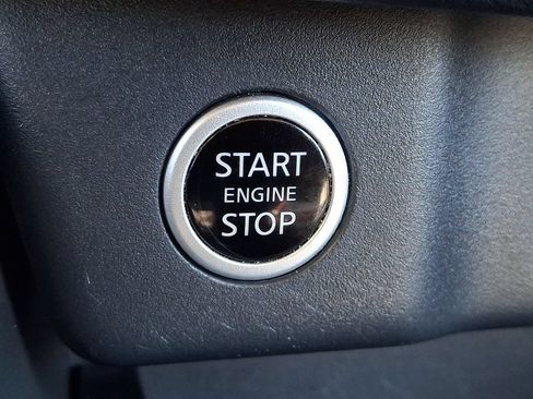 Used 2023 Nissan Rogue SV AWD/4WD image 24