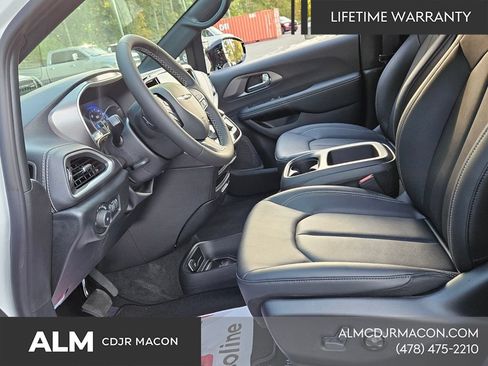 New 2026 Chrysler Pacifica Select FWD image 6