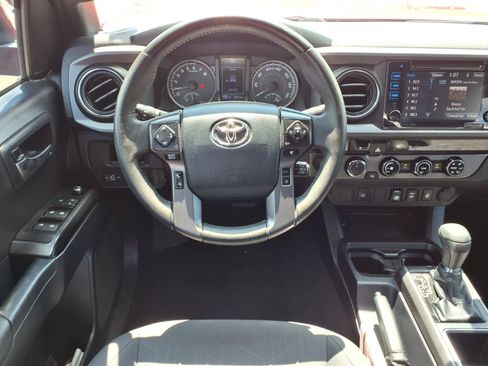 Used 2018 Toyota Tacoma TRD Off-Road AWD/4WD image 14
