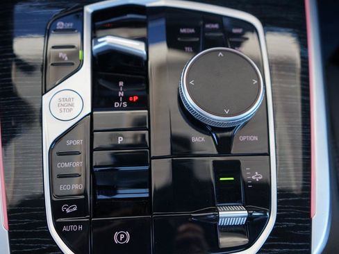 Used 2024 BMW X7 xDrive40i w/ M Sport Package AWD/4WD image 18