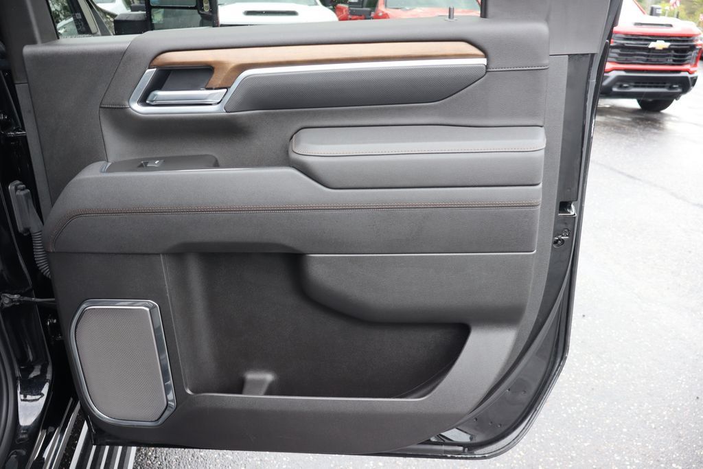 Used 2025 Chevrolet Silverado 3500 High Country w/ High Country Premium Package AWD/4WD image 28