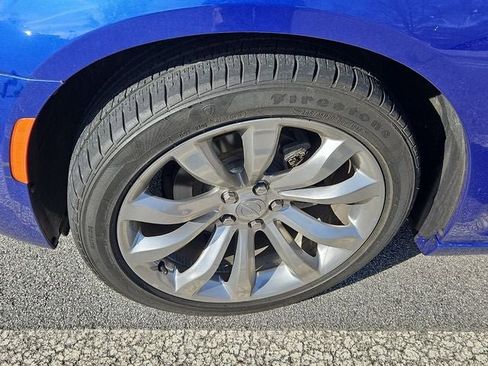 Used 2019 Chrysler 300 Touring w/ Chrome Appearance Package image 14