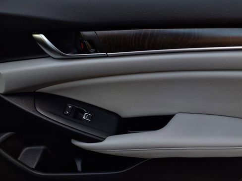 Used 2020 Honda Accord EX-L image 25