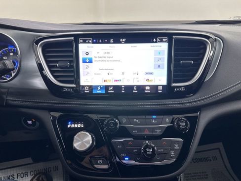 New 2026 Chrysler Pacifica Limited image 36