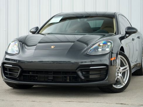 Used 2021 Porsche Panamera 4S image 3