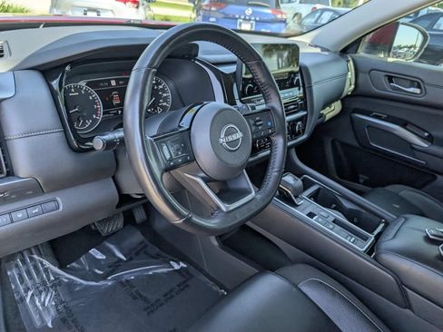 Used 2024 Nissan Pathfinder SL FWD image 16