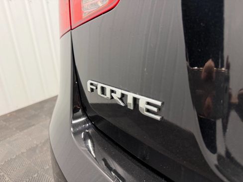 Used 2011 Kia Forte LX image 7