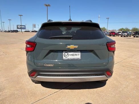 Used 2025 Chevrolet Trax LT image 14
