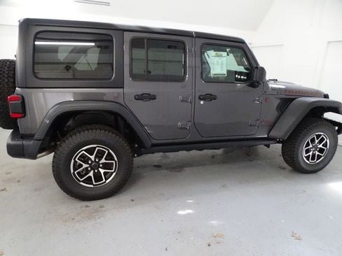 Certified 2024 Jeep Wrangler Unlimited Rubicon w/ Capability Package image 21