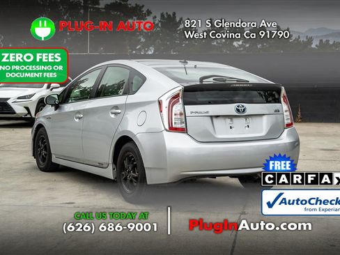 Used 2012 Toyota Prius Three w/ Solar Roof Pkg FWD image 2