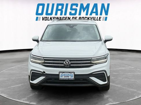 Used 2022 Volkswagen Tiguan SE w/ Panoramic Sunroof Package AWD/4WD image 8