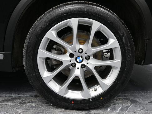 Used 2023 BMW X5 xDrive40i w/ Parking Assistance Package AWD/4WD image 13