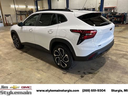 New 2026 Chevrolet Trax RS w/ Sunroof Package image 8